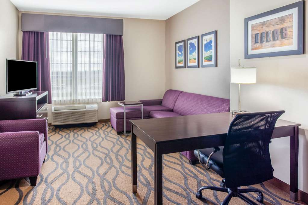 La Quinta Inn & Suites by Wyndham Luling - photo 19