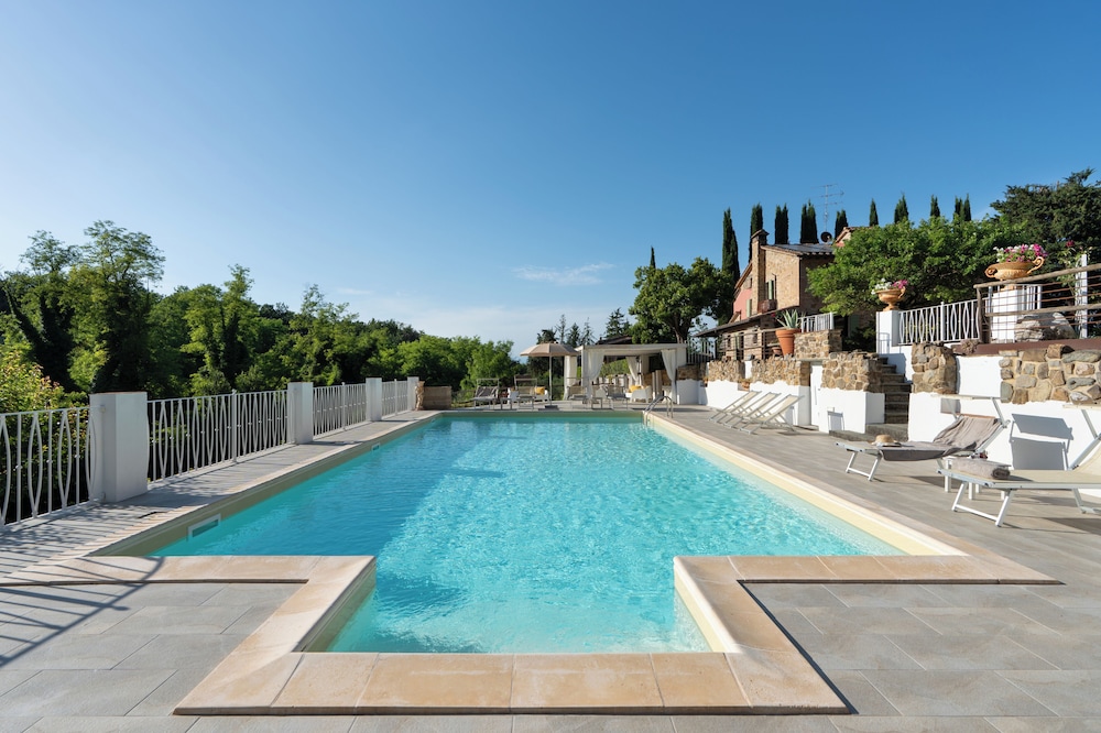 Villa Tramonto — 4-Star Luxury Hotel in Gambassi Terme, Italy