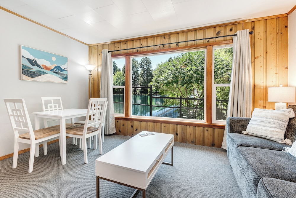 Bend Riverside Inn & Suites - photo 253
