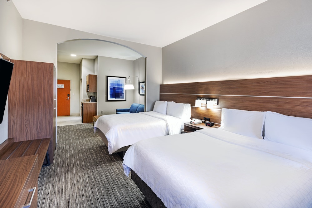 Holiday Inn Express Hotel and Suites Pryor by IHG - photo 15