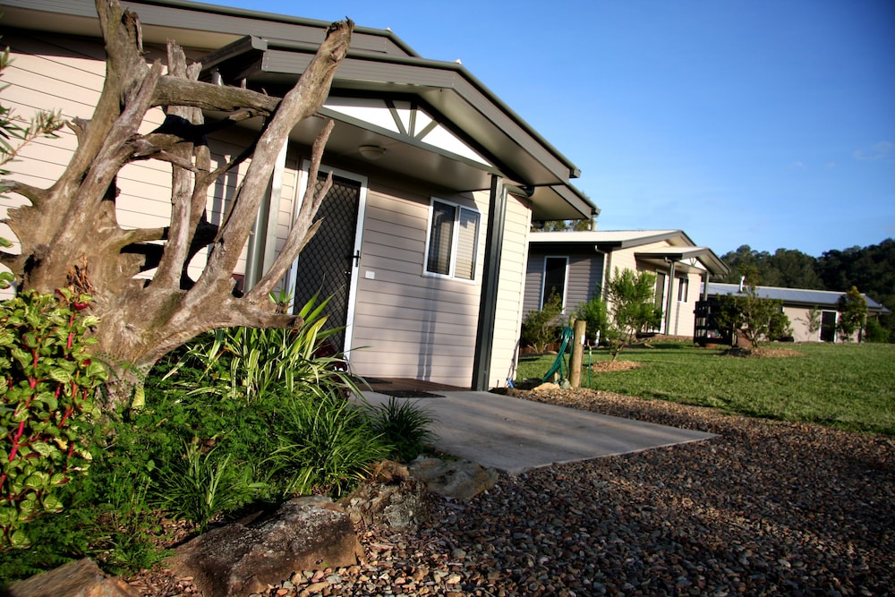 Yabbaloumba Retreat — 4-Star Luxury Hotel in Sunshine Coast, Australia