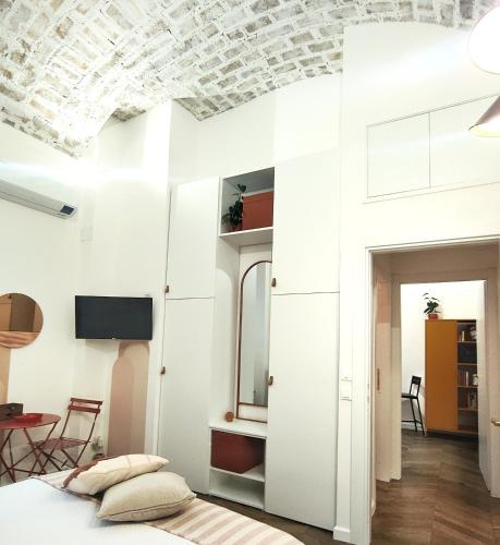 Vera Roma Suite&Apartment Charming 3 bedroom apt 20min walk from Colosseum — 4-Star Luxury Hotel in Rome, Italy