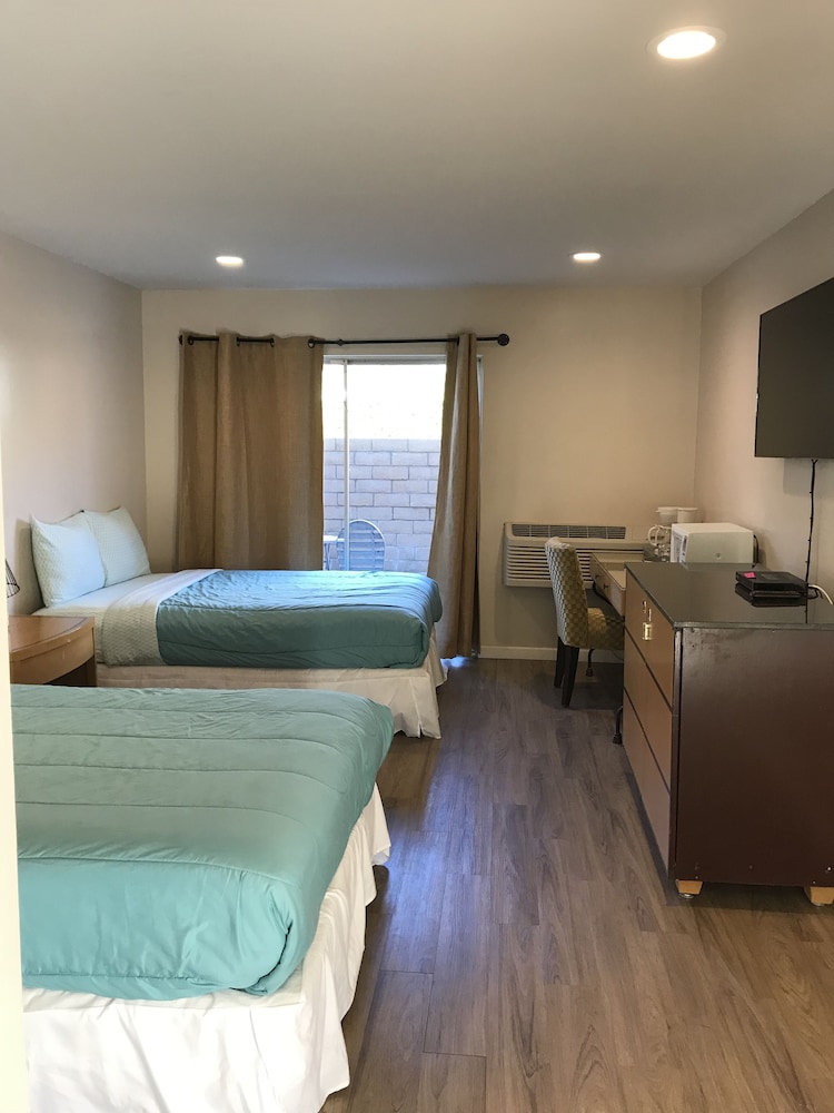 Delos Reyes Palm Springs - photo 20