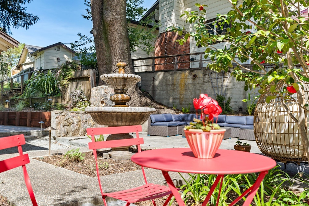 Cinnamon Bear Creekside Inn - photo 33
