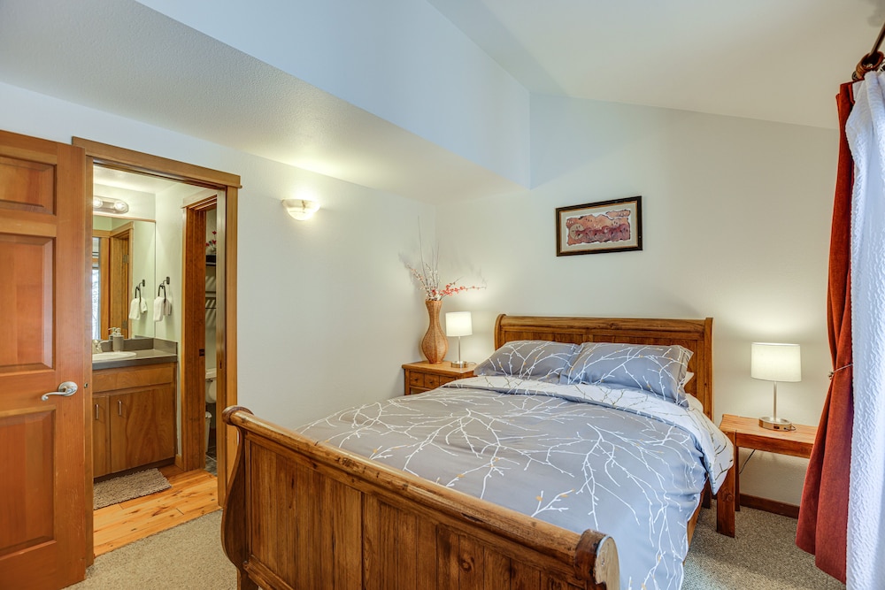 Mt Bachelor Village Resort Condo: 19 Mi to Skiing - featured photo