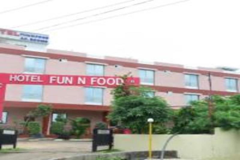 Hotel Fun N Food - carbon neutral hotel in Dhar