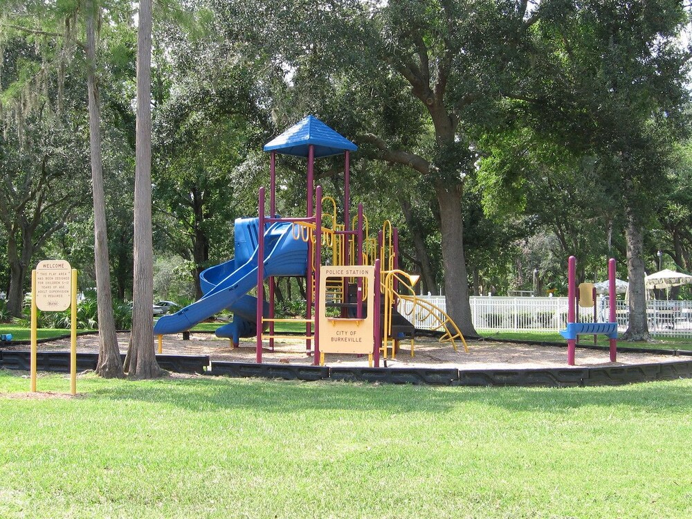 Sherwood Forest RV Resort - photo 23