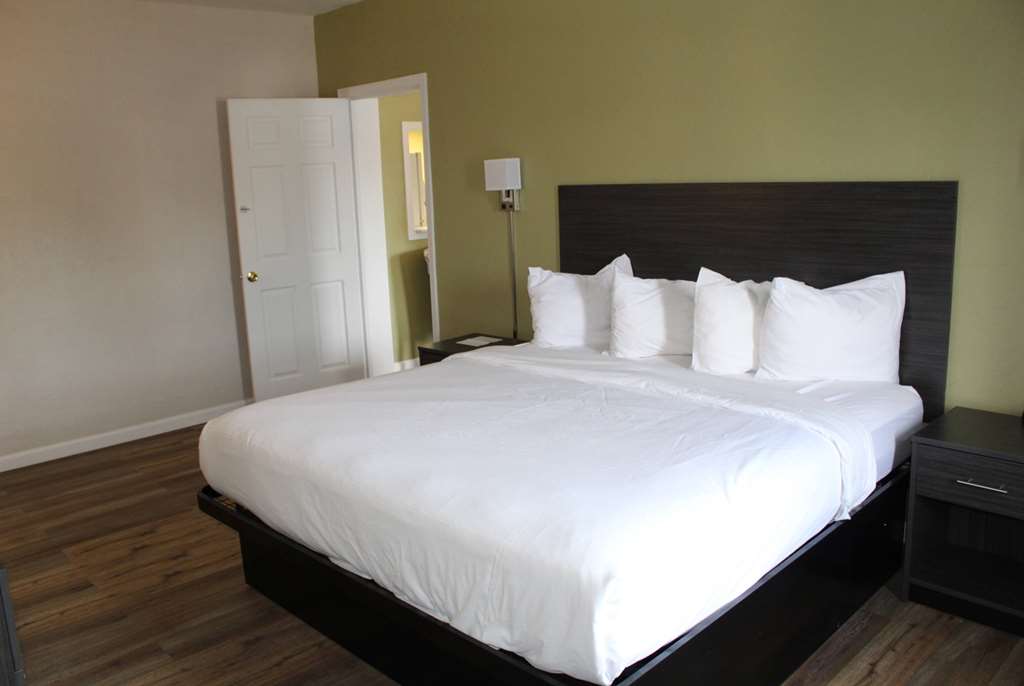 Baymont by Wyndham Front Royal Near Shenandoah National Park - photo 18
