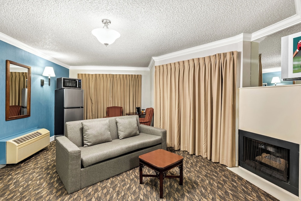 HomeTowne Studios by Red Roof Yuba City Bonanza Marysville - photo 21