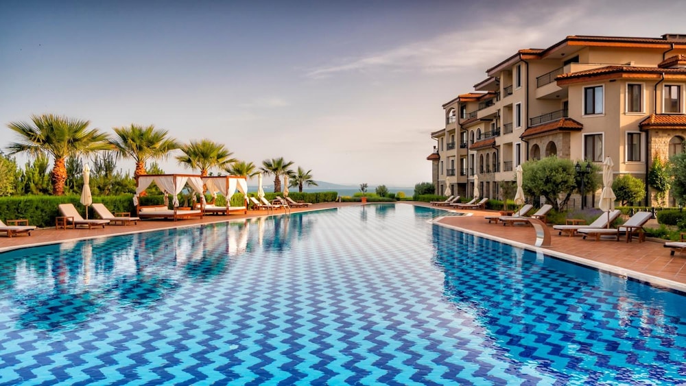 Burgas Beach Resort Apartments — 4-Star Luxury Hotel in Burgas, Bulgaria