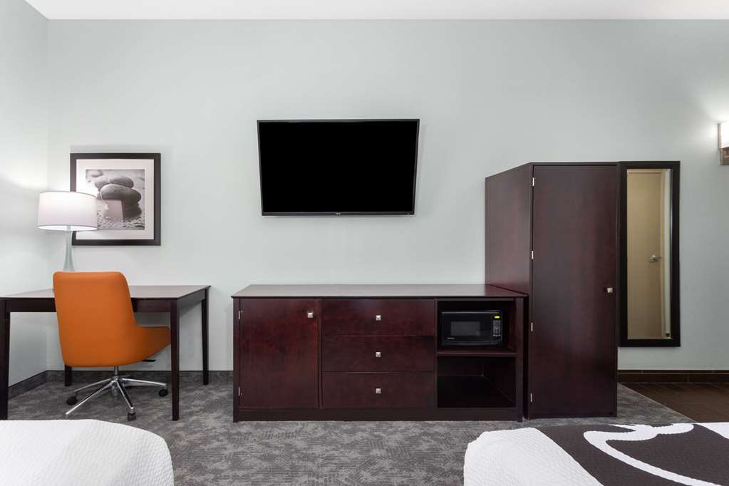 La Quinta Inn & Suites by Wyndham Bonita Springs Naples N. - photo 22