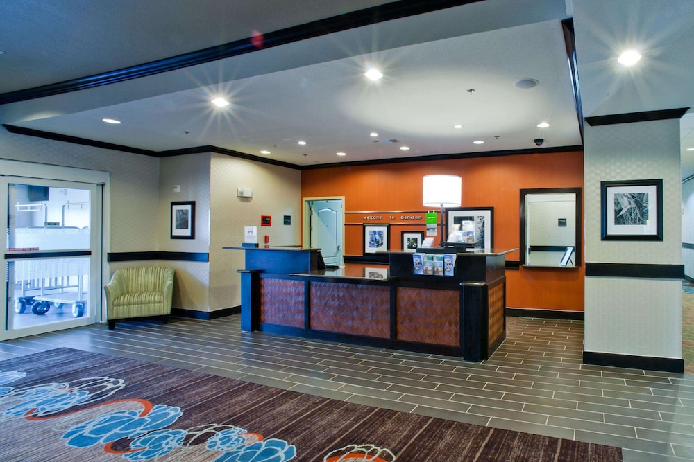 Hampton Inn & Suites Denison - photo 6