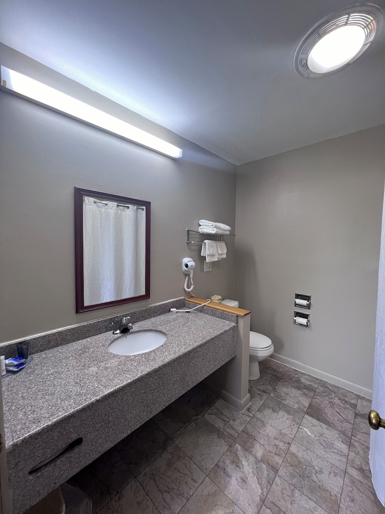 Rodeway Inn & Suites Hershey Chocolate Avenue - photo 46
