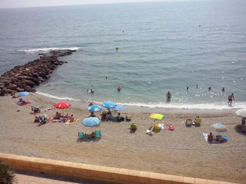 Apartamento con piscina y terraza a 50 metros de la playa — 4-Star Luxury Hotel in Roquetas De Mar, Spain