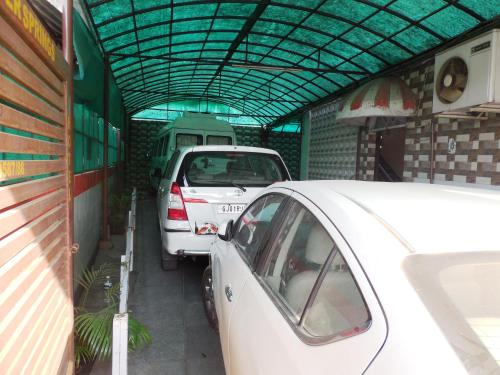 Hotel Silver Springs in Ahmedabad, India