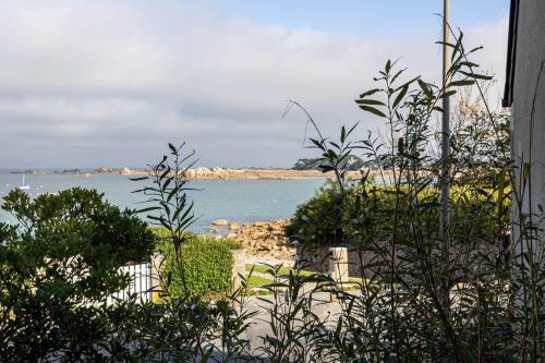 Hjem Port Blanc A Breathtaking Setting Facing Th — Penvenan