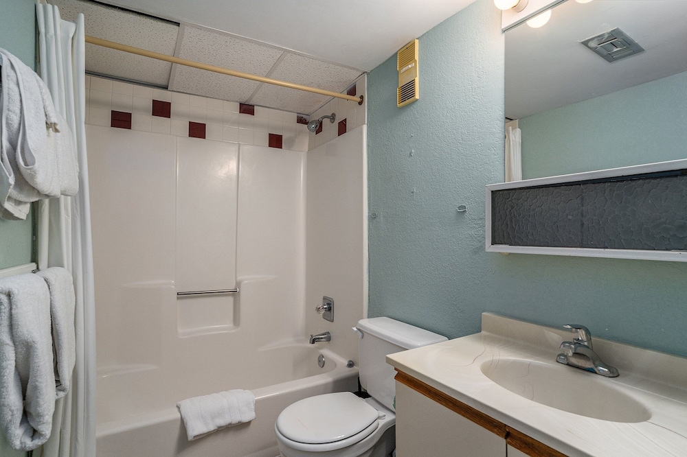 1412 Waters Edge Resort 3 Bedroom Condo by RedAwning - photo 13