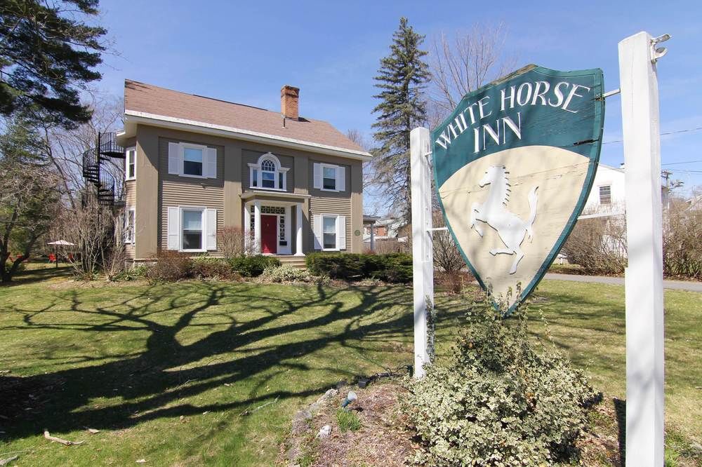 White Horse Inn — Pittsfield