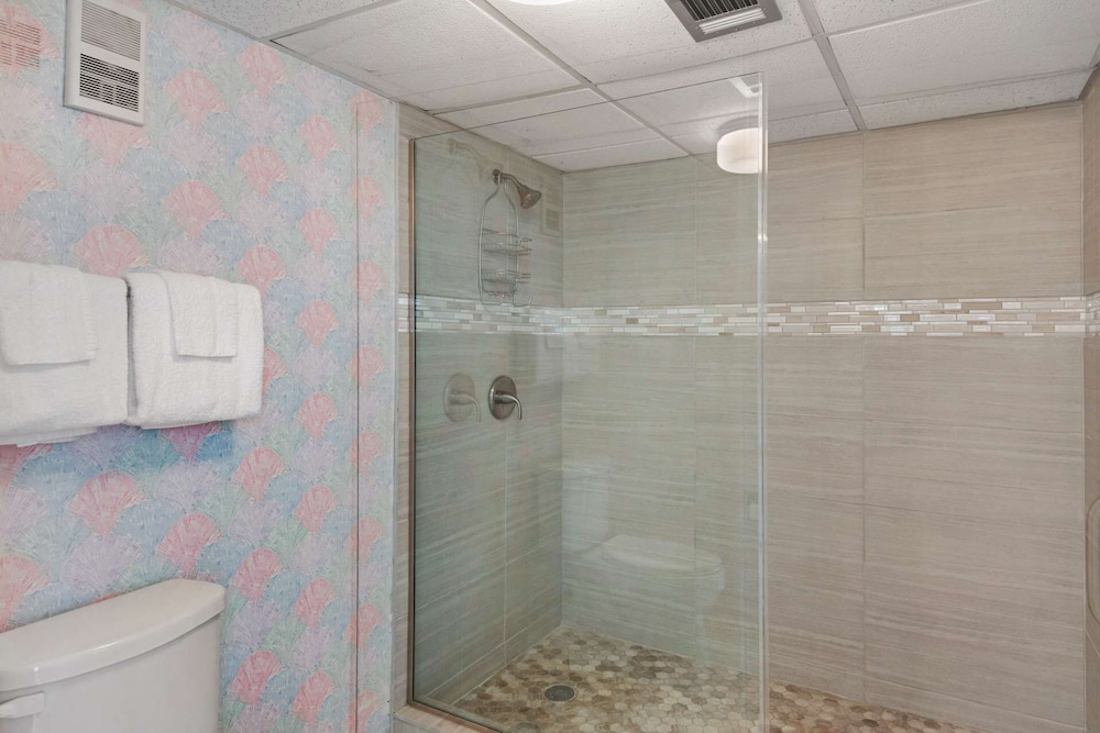 Edgewater Beach Resort Tower 3 811 - photo 22