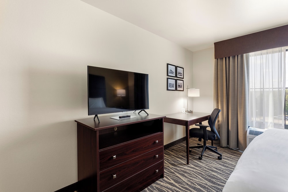 Cobblestone Hotel & Suites De Pere Green Bay - photo 10