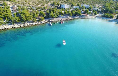 Slanica Beach Apartment with 3 bedrooms ID 225 — 4-Star Luxury Hotel in Murter, Croatia