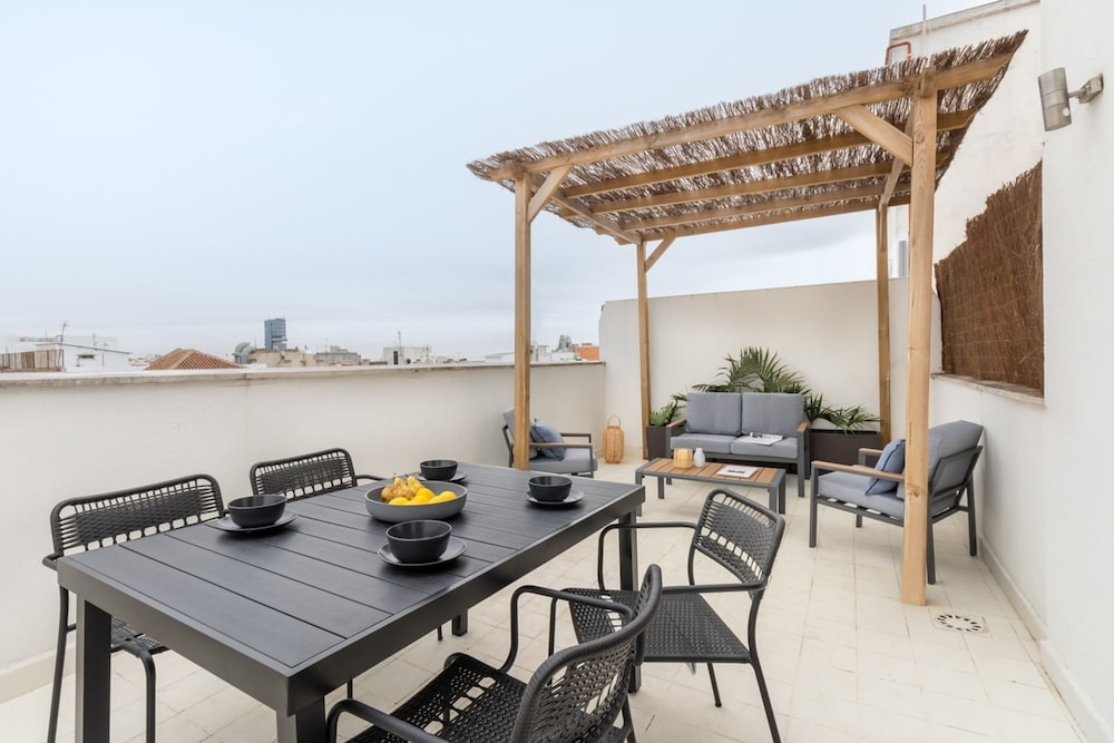 Perissa 2 Bedrooms and Terrace in Trafalgar Madrid