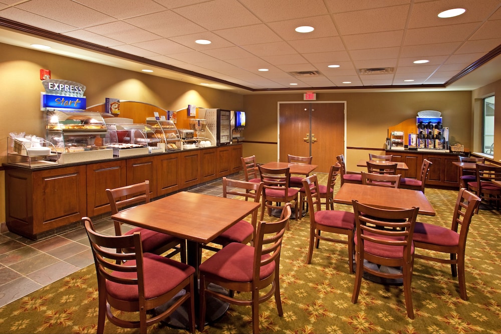 Holiday Inn Express Logan by IHG - photo 15