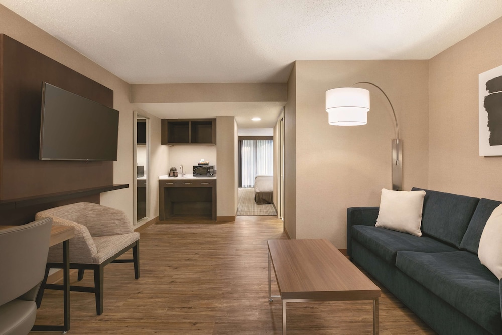 Embassy Suites by Hilton Richmond - photo 10