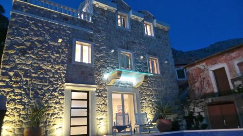 Holiday home Tanja with pool — 4-Star Luxury Hotel in Tucepi, Croatia