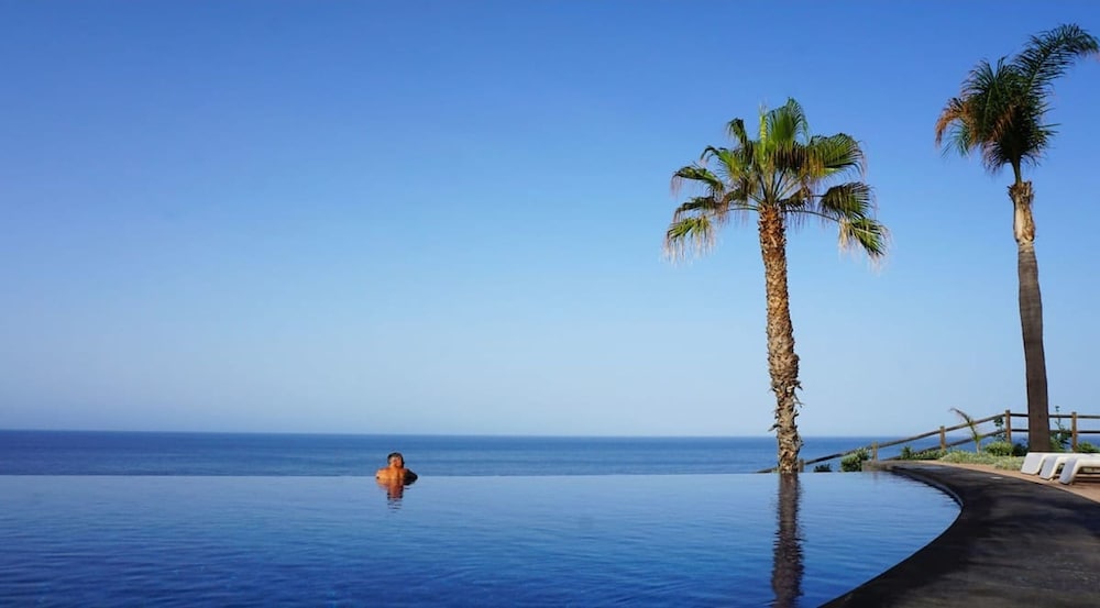 Southern Skies Apartment — 4-Star Luxury Hotel in Funchal, Portugal