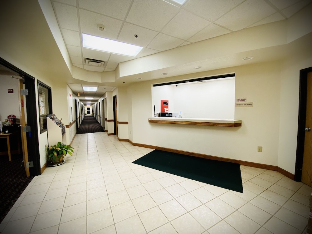 Herington Inn & Suites - photo 3