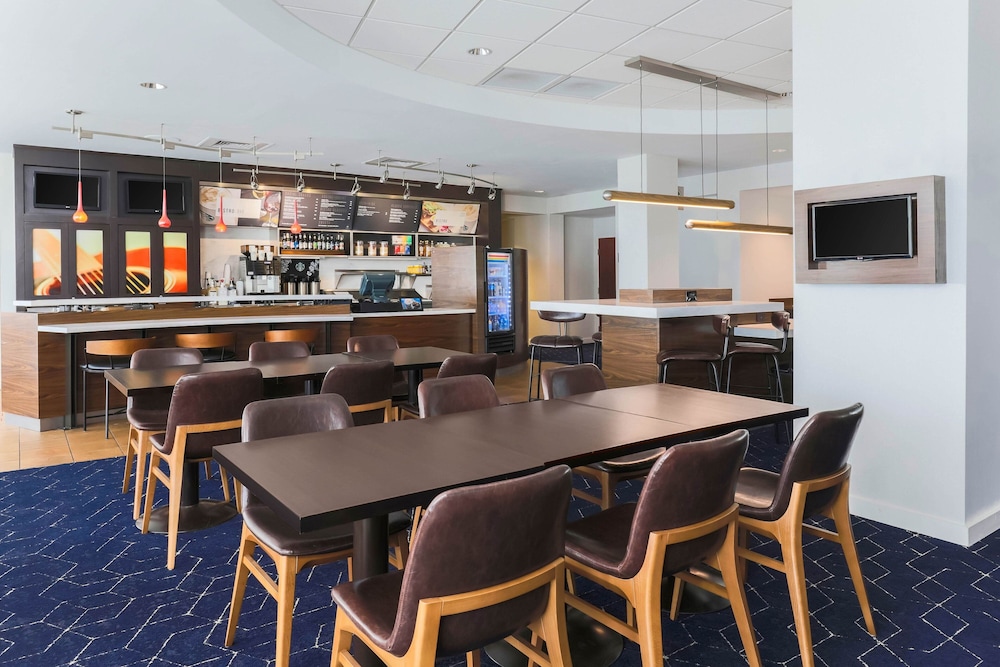 Courtyard by Marriott Austin Airport - photo 21
