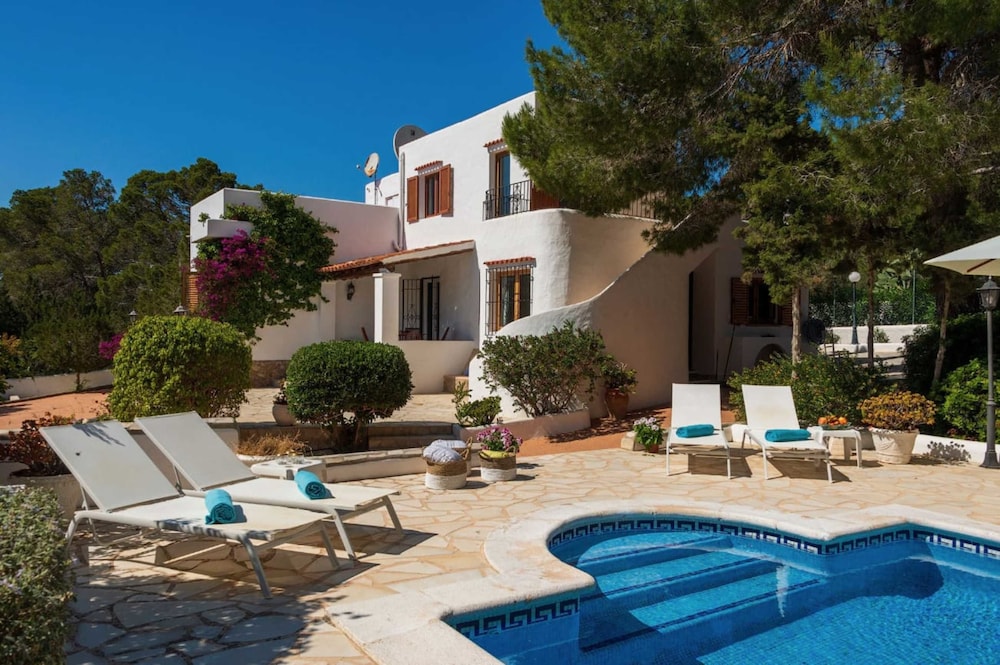 Villa Can Jasa — 4-Star Luxury Hotel in Sant Antoni De Portmany, Spain