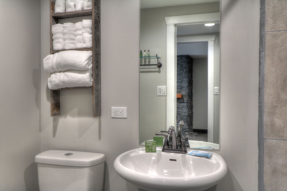 River Edge Inn - photo 44
