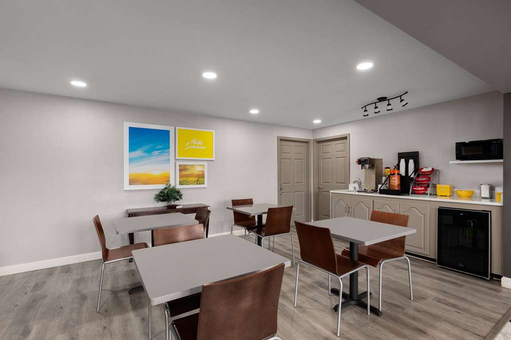 Days Inn by Wyndham Childersburg Sylacauga - photo 5