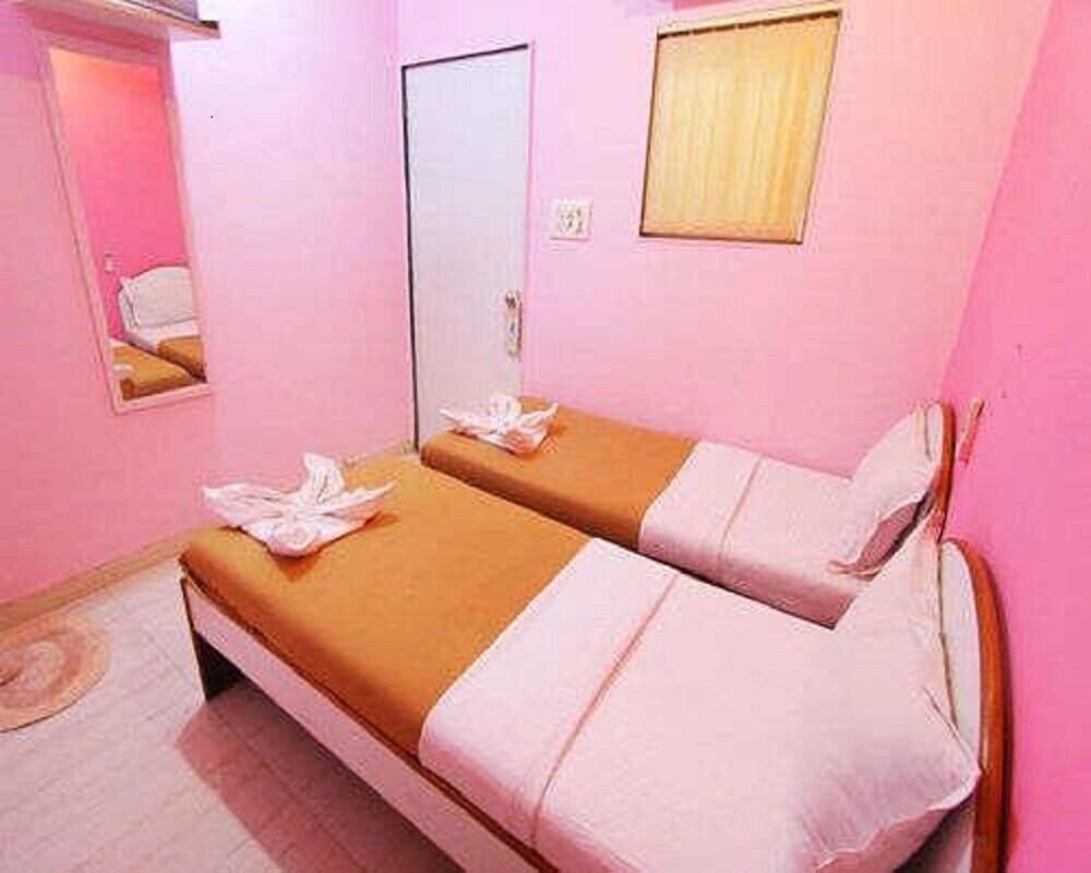 Room Maangta 127 Andheri