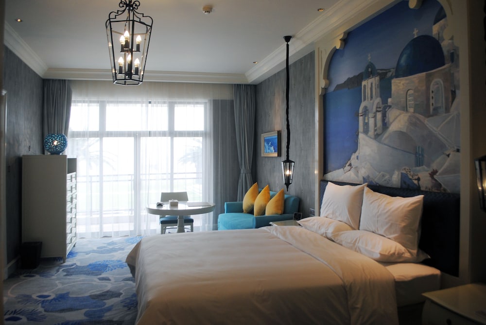 Huaqing Aegean Inter Hot Spring Resort — 4-Star Luxury Hotel in Xi'an, People's Republic of China