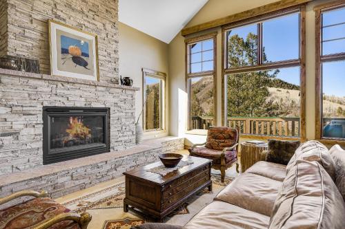 1203 Eagle Drive in Avon, United States