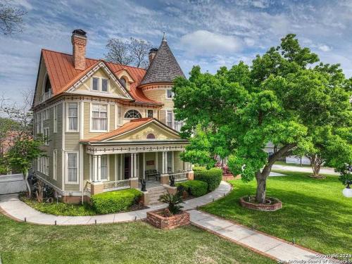 The Abbott House & Event Venue — 4-Star Luxury Hotel in Seguin, United States