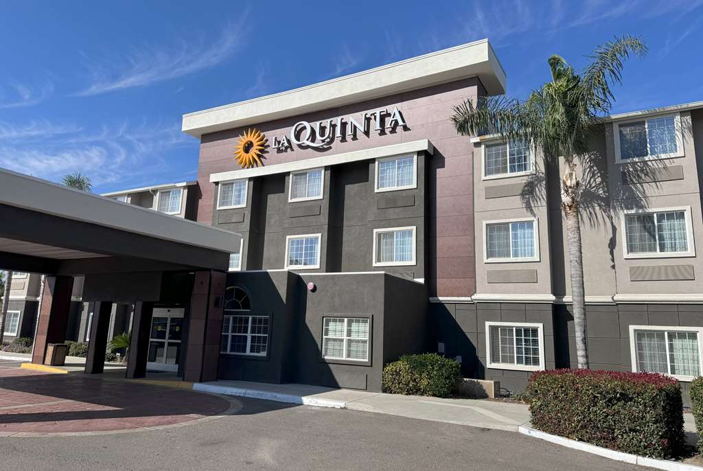 La Quinta Inn & Suites by Wyndham Tulare - photo 2