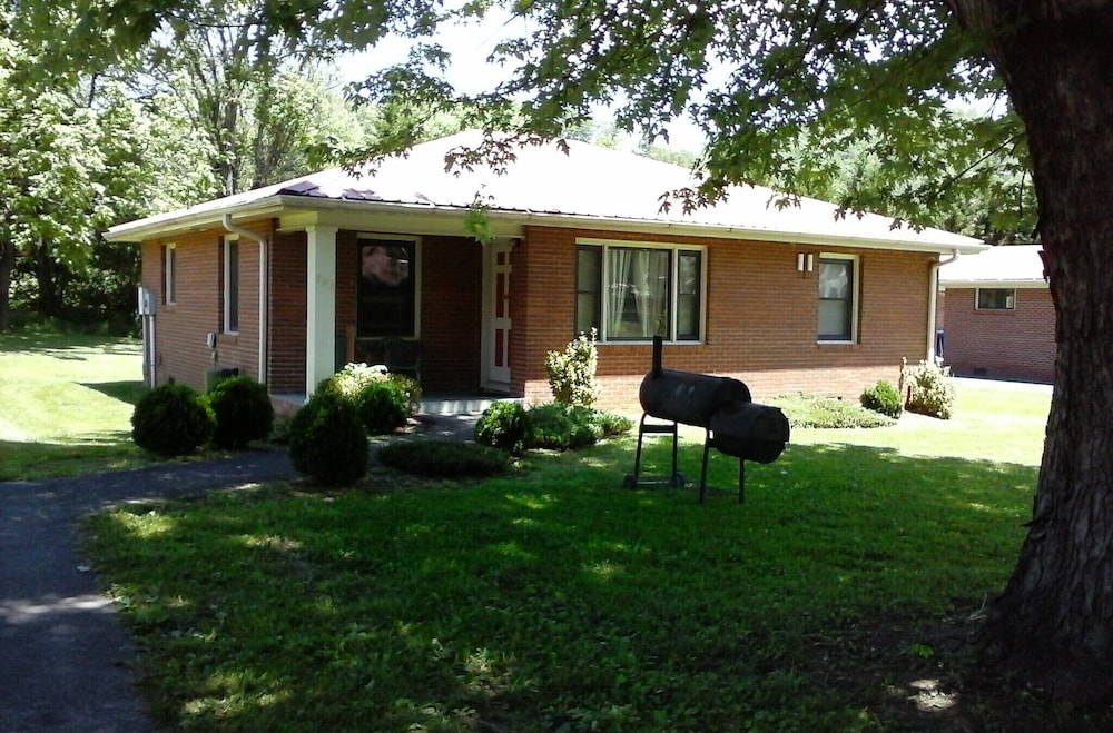 Phillips Historic Motel & Cottages - photo 112