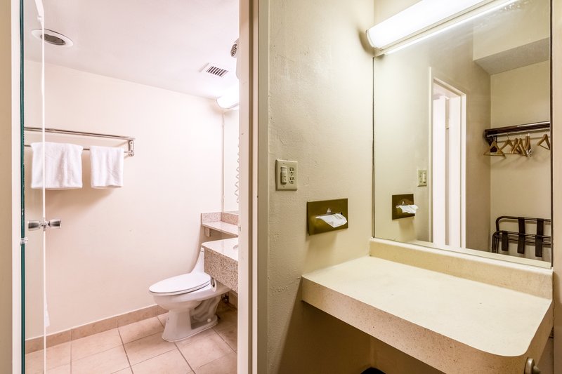 Red Roof Inn & Suites Terre Haute - photo 9