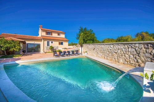 Gorgeous Pool Villa with a fenced garden — 4-Star Luxury Hotel in Zminj, Croatia