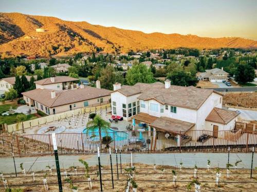 Vineyard estate with pool and amazing views — 4-Star Luxury Hotel in Yucaipa, United States