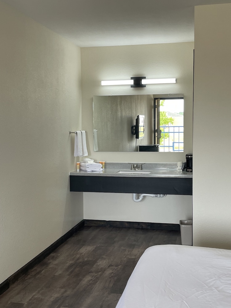 Cactus Inn & Suites - photo 17