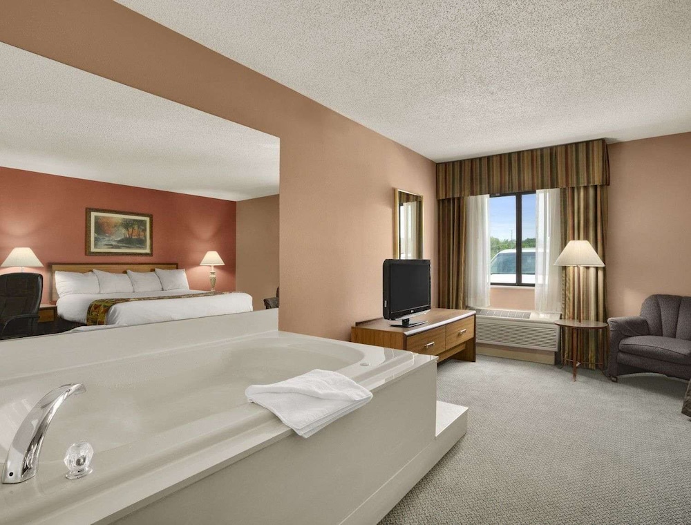 Baymont by Wyndham Sullivan - photo 11
