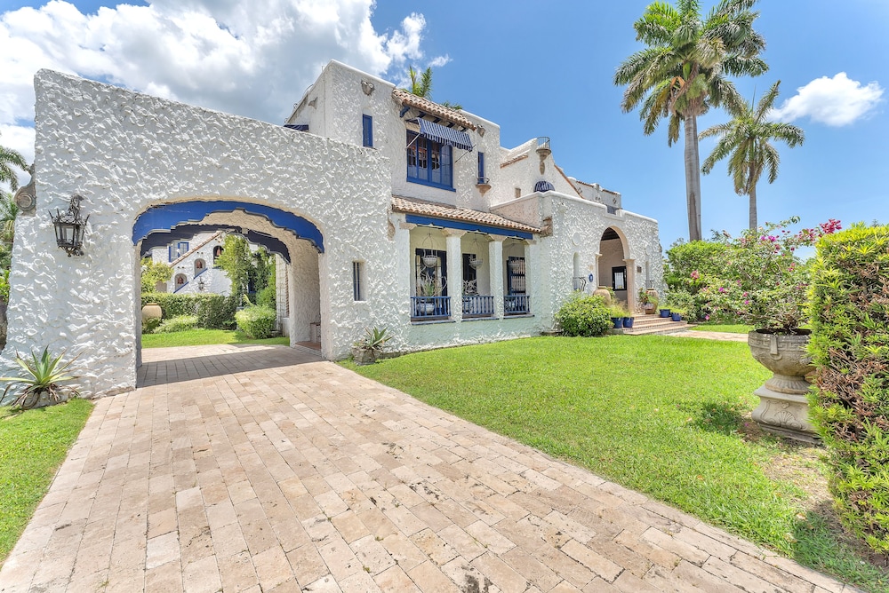 Young Mansion - photo 135
