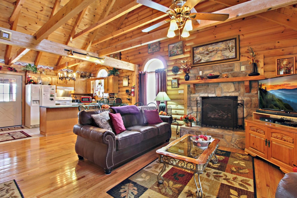 Alpine Ski Lodge by Jackson Mountain Rentals — 4-Star Luxury Hotel in Gatlinburg, United States