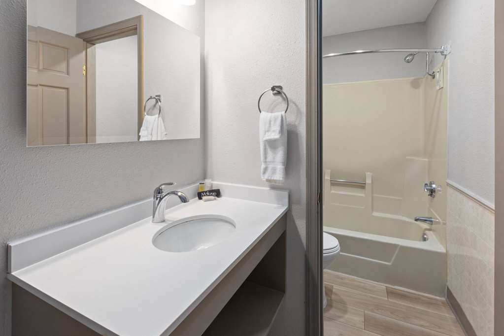 Days Inn by Wyndham Hutchinson - photo 18