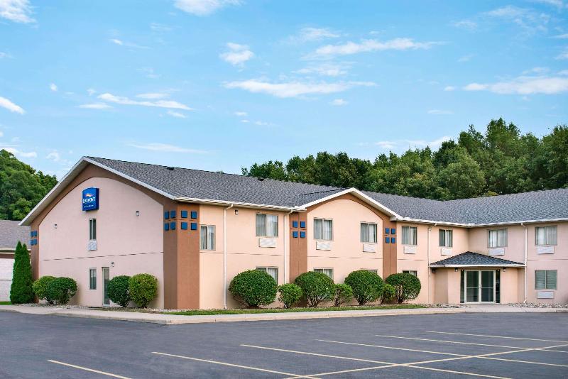 Baymont Inn & Suites By Wyndham Swanton toledo Air — hotel in Swanton